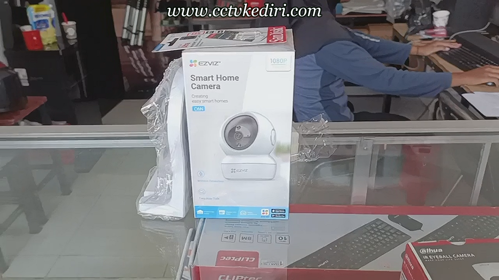 <p>Kamera Ezviz sudah banyak sekali yang menggunakan kamera ezviz karena kamera ini keluaran baru yang canggih dan kualitas juga banyak di minati para pengguna dengan lensa yang cukup tajam akan memberikan gambar yang jernih, kamera ezviz juga bisa di gerakkan melalu handphon anda saat ini kamera ezviz berkualitas harga murah.</p>